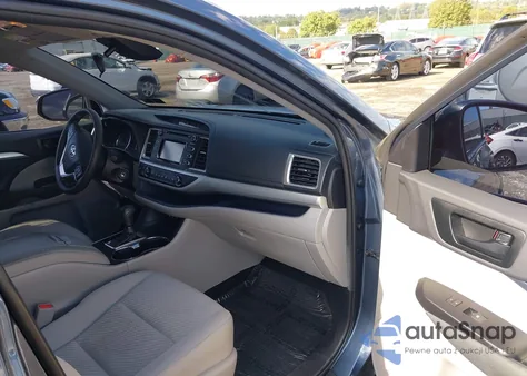 2019 Toyota Highlander Le z USA, uszkodzony, nr VIN 5TDBZRFH0KS745749